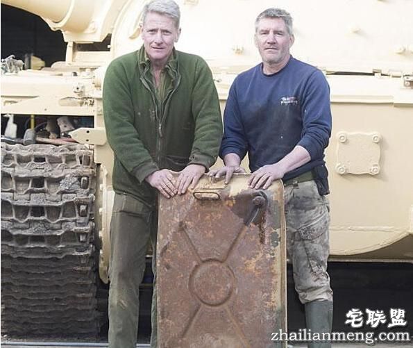 赚翻了！英国一男子网购旧坦克