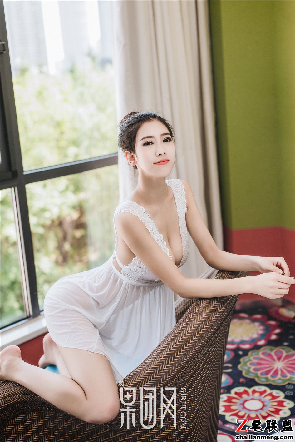 [Girlt果团网] 吊带乳沟美女灵儿高清私房套图 No.040第5张