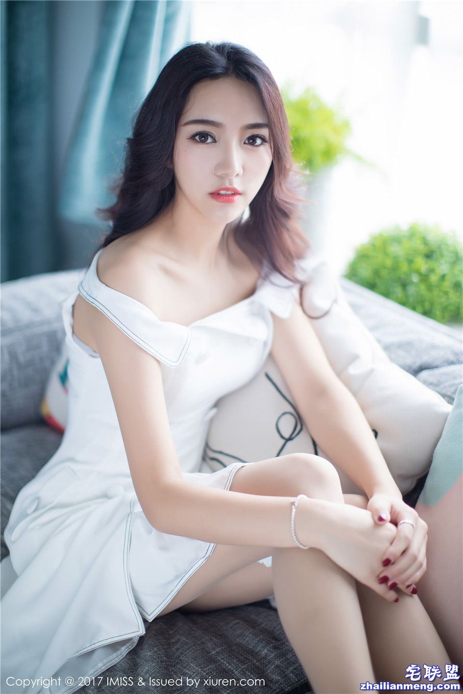 [爱蜜社] 绝对高清气质美女嫣儿薄丝袜美腿写真图片 Vol.174第8张