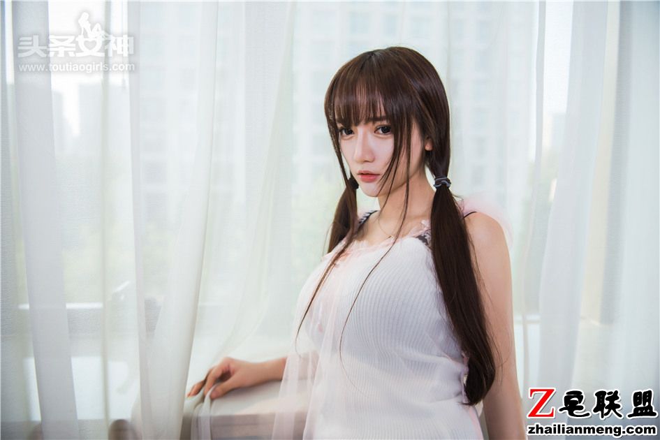 [头条女神] 穿白丝袜的小美女小如镜写真图片 第397期第5张