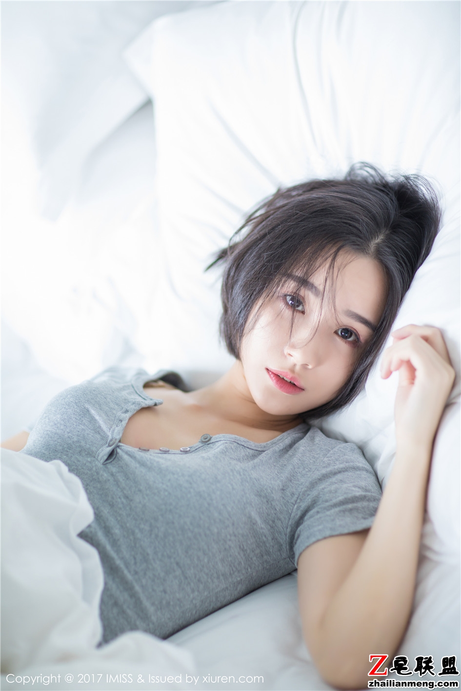 [爱蜜社] 居家短发气质美女Livia写真 Vol.178第3张