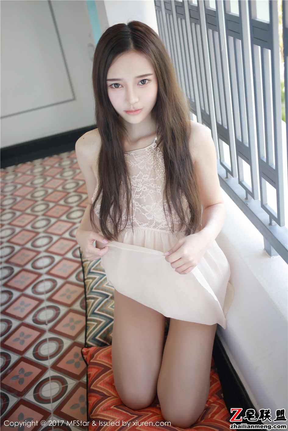 [模范学院] 披肩发清纯美女唐琪儿il眼神无辜写真图片 Vol.101第7张