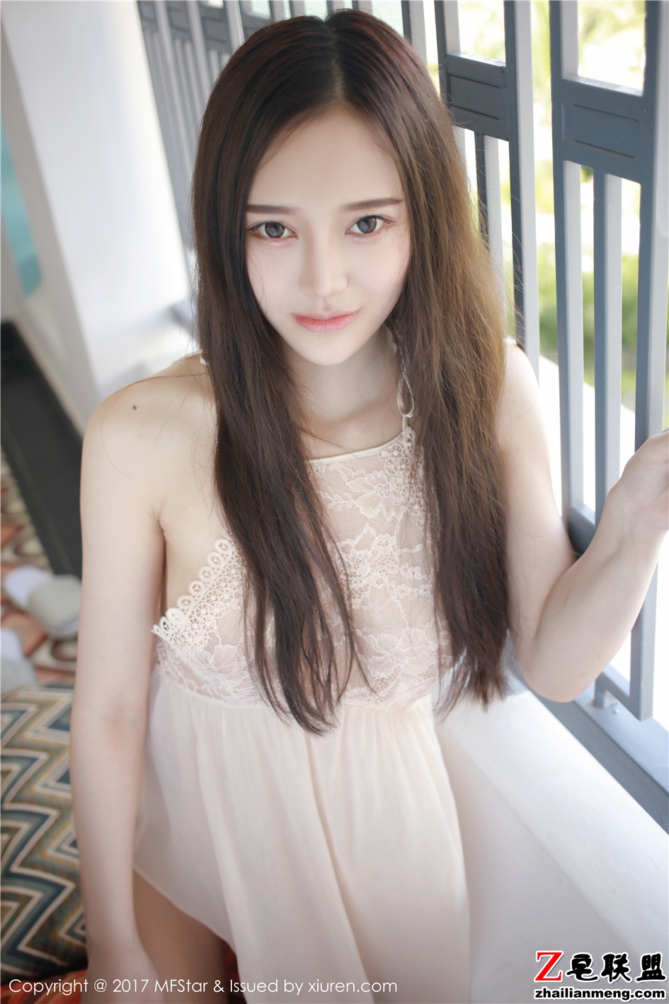 [模范学院] 披肩发清纯美女唐琪儿il眼神无辜写真图片 Vol.101第3张