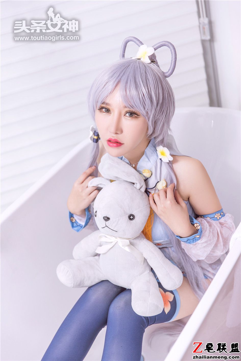 [头条女神] cosplay白发美女欣欣性感美臀写真 第422期第7张