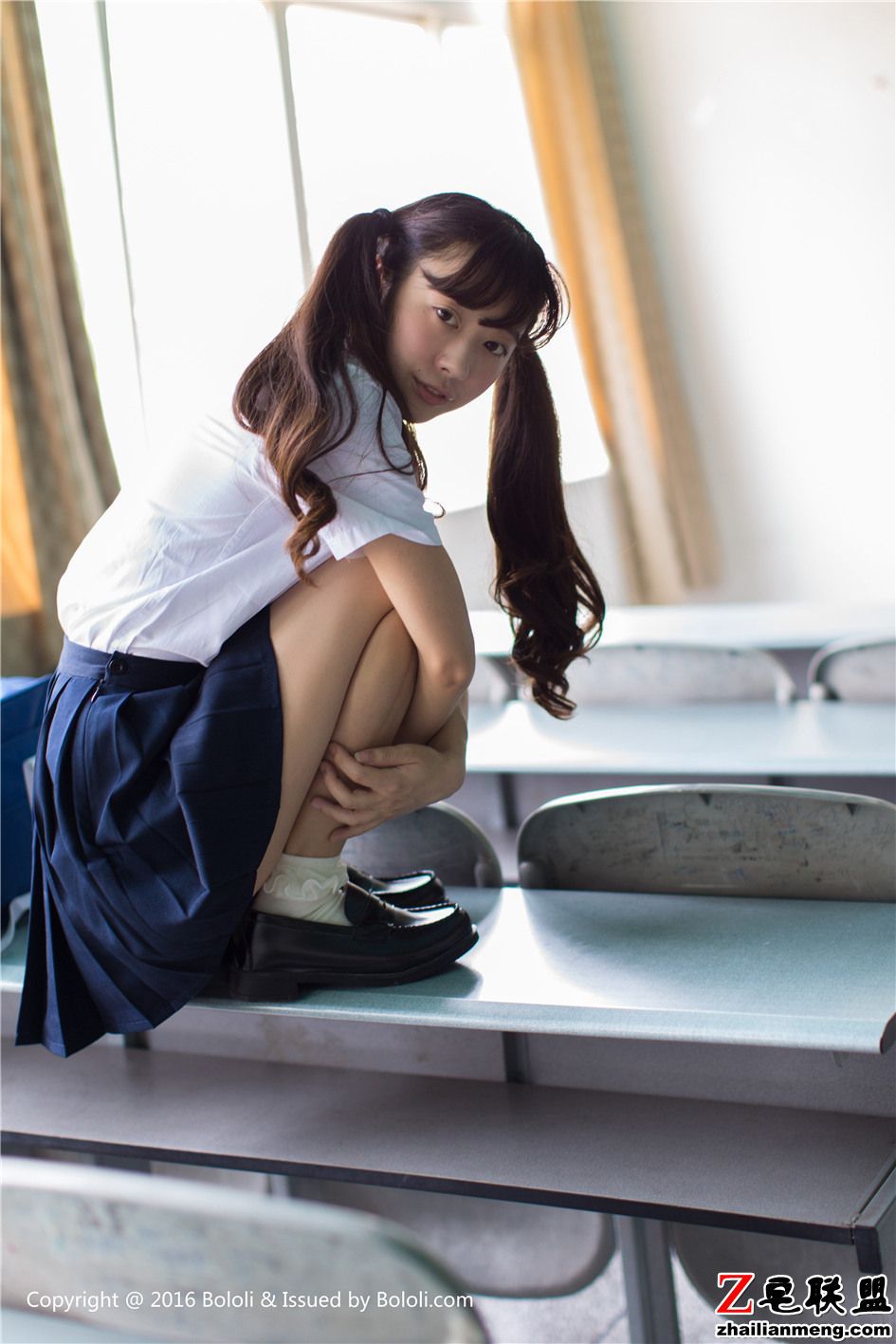 [波萝社] 纯情学妹SUKI短裙校服教室写真 VOL.171第14张