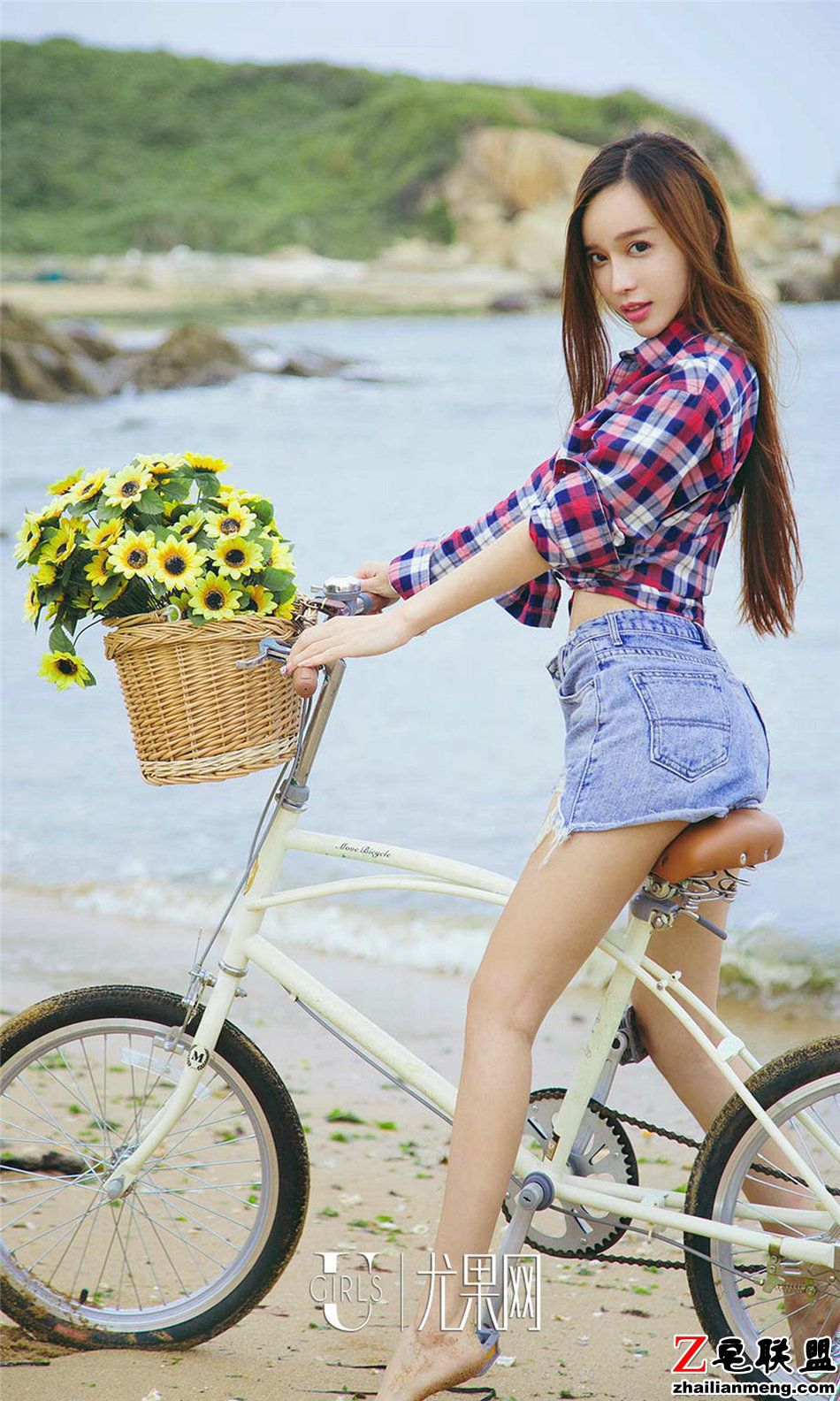 [尤果网] 摄影海边<a href=https://www.zhailm.com/e/tags/?tagname=%E7%BE%8E%E5%A5%B3 target=_blank class=infotextkey>美女</a>艾小青艺术<a href=https://www.zhailm.com/e/tags/?tagname=%E5%86%99%E7%9C%9F target=_blank class=infotextkey>写真</a>图片 第840期第1张