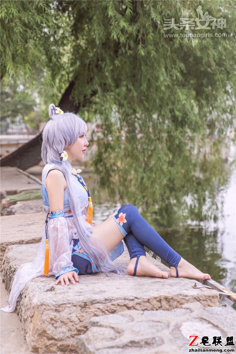 [头条女神] cosplay白发美女欣欣性感美臀写真 第422期第4张