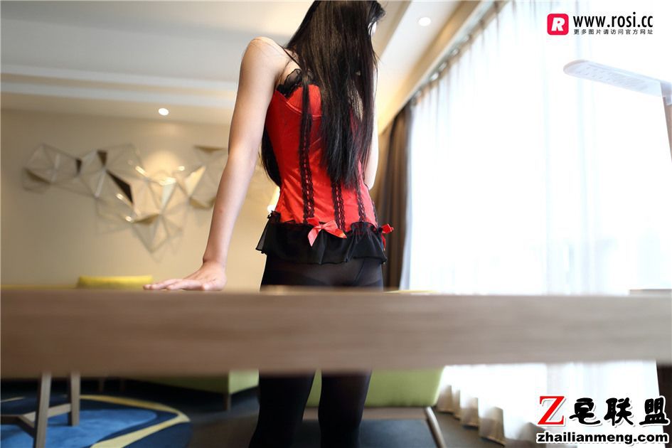 [ROSI] 黑丝美女一字马图片 NO.2141第4张