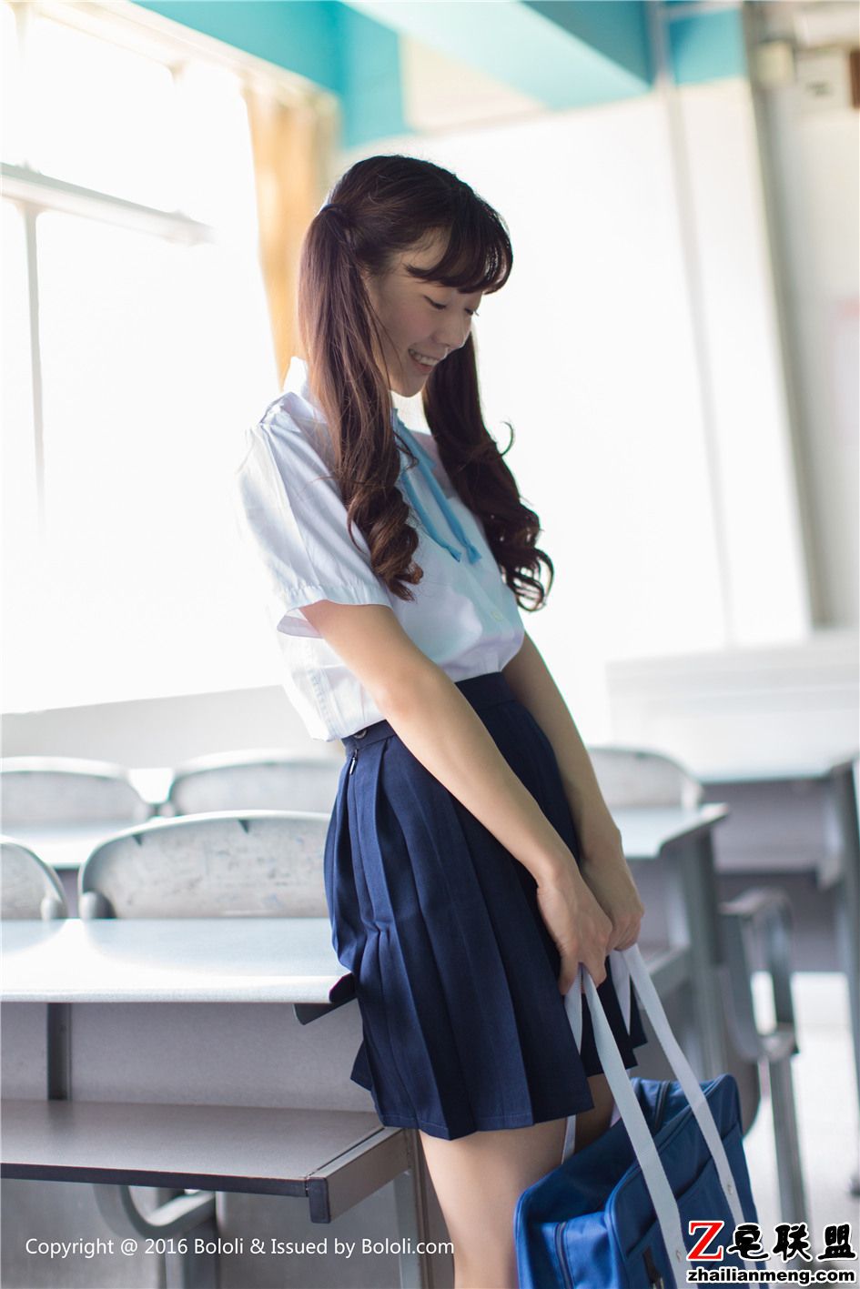 [波萝社] 纯情学妹SUKI短裙校服教室写真 VOL.171第3张