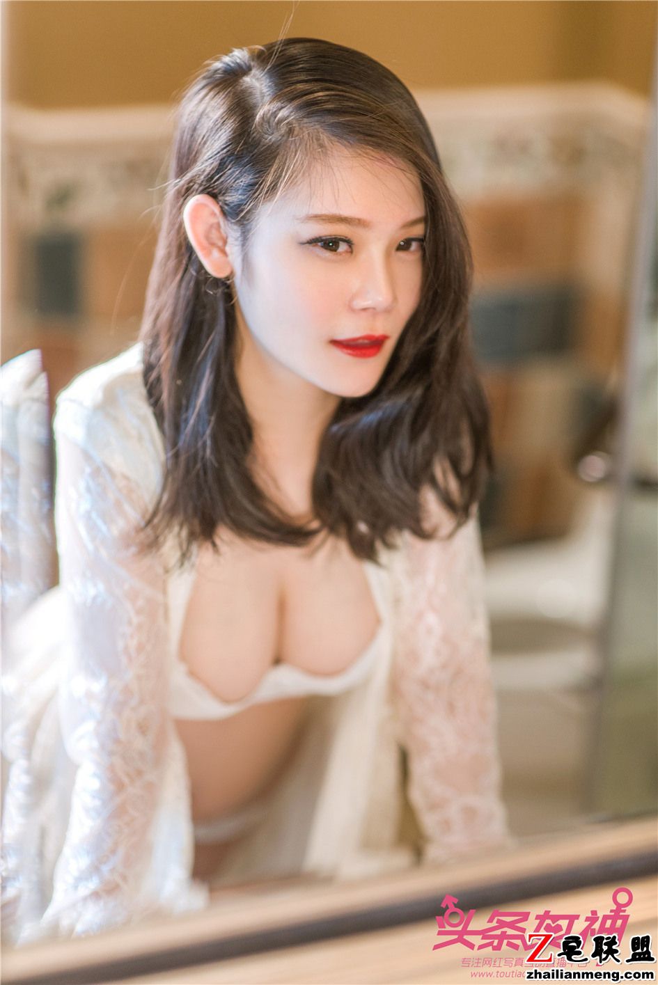 [头条女神] 风韵性感风骚少妇小美浴室爆乳照 第432期第9张