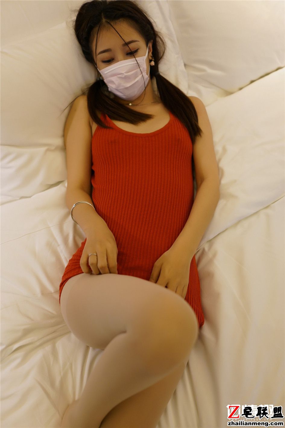 [ROSI写真] 美女开档肉丝裤私拍诱惑照第5张