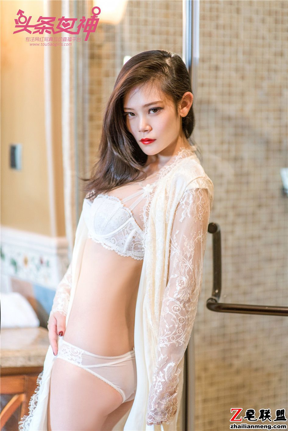 [头条女神] 风韵性感风骚少妇小美浴室爆乳照 第432期第8张