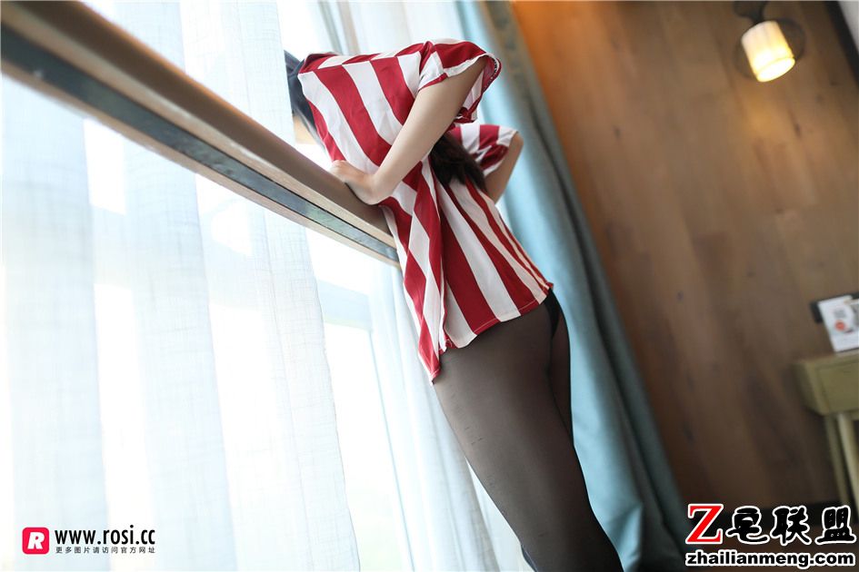 [ROSI] 黑丝美女一字高抬腿酒店私拍照 NO.2163第2张