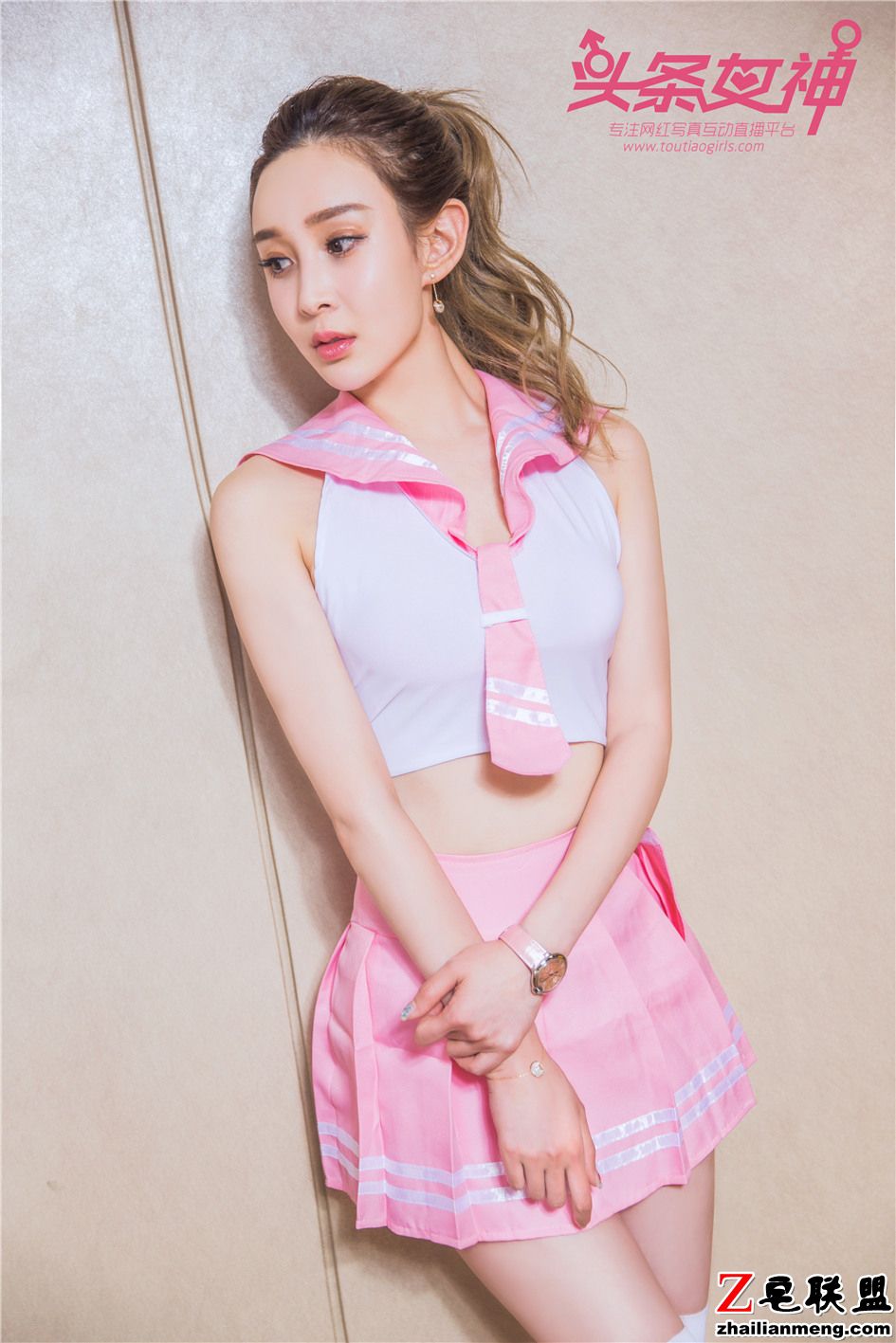 [头条女神] 嫩模申美嫣学生情趣制服白丝袜写真 第445期第3张