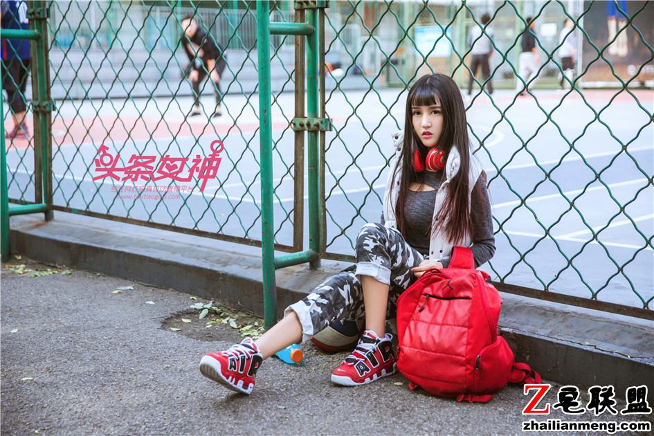 [头条<a href=https://www.zhailm.com/e/tags/?tagname=%E5%A5%B3%E7%A5%9E target=_blank class=infotextkey>女神</a>] 街拍爆乳辣妹大晗高清套图 第449期第1张