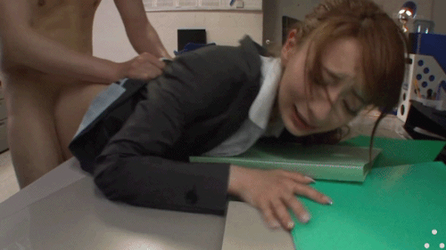 美女客服遭同事强行后入xxoo邪恶动态图片