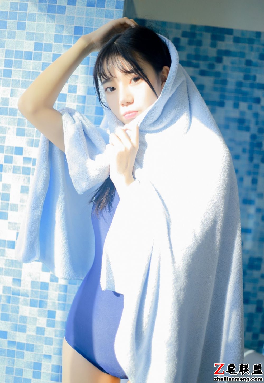 日系美女小萝莉双马尾吊带连体泳衣写真