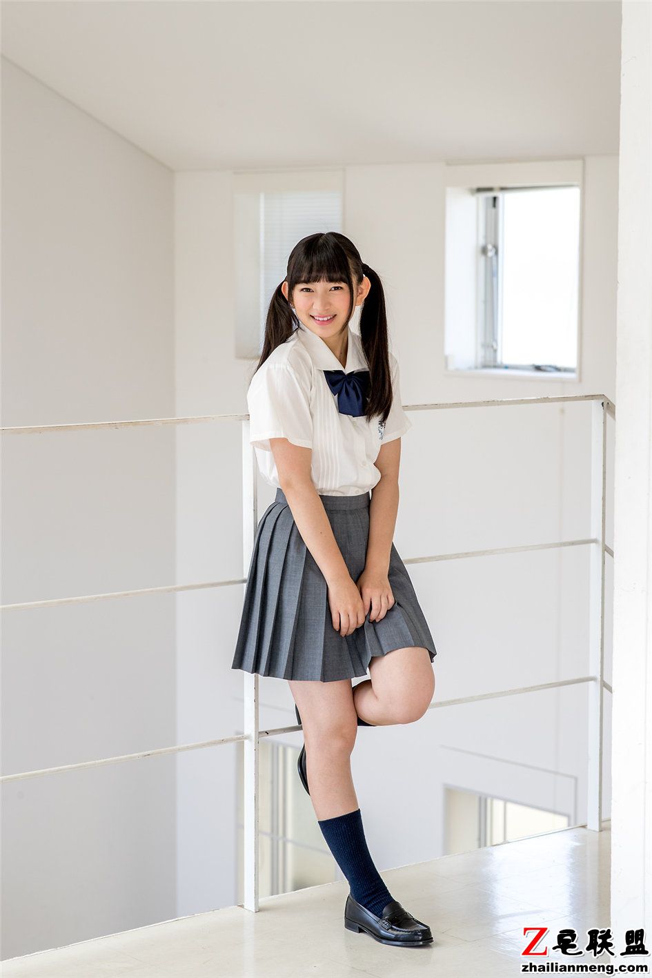 Minisuka.tv 超漂亮的日本美女河村みるく校服性感图片 NO.674第3张