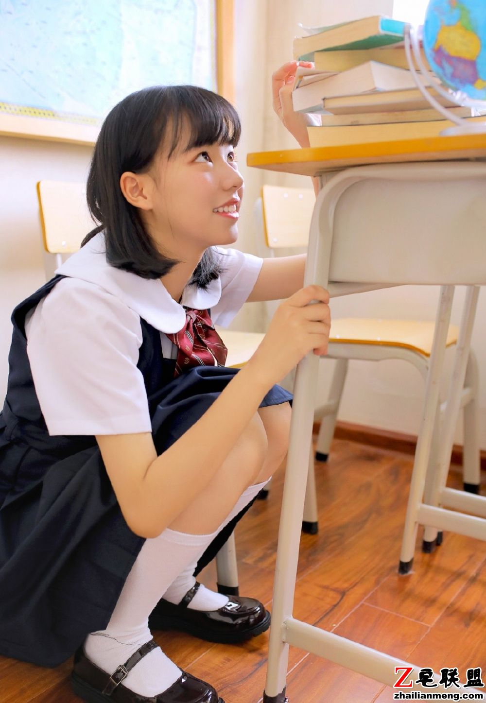 日系小萝莉校园JK制服白<a href=https://www.zhailm.com/e/tags/?tagname=%E4%B8%9D%E8%A2%9C target=_blank class=infotextkey>丝袜</a>唯美<a href=https://www.zhailm.com/e/tags/?tagname=%E5%86%99%E7%9C%9F target=_blank class=infotextkey>写真</a>