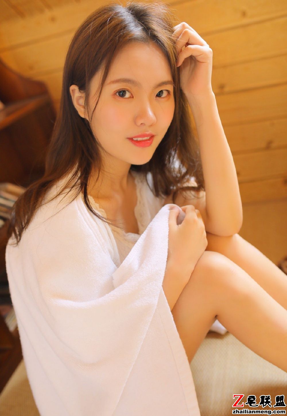 日本清纯美女热裤长腿性感柔弱私房写真