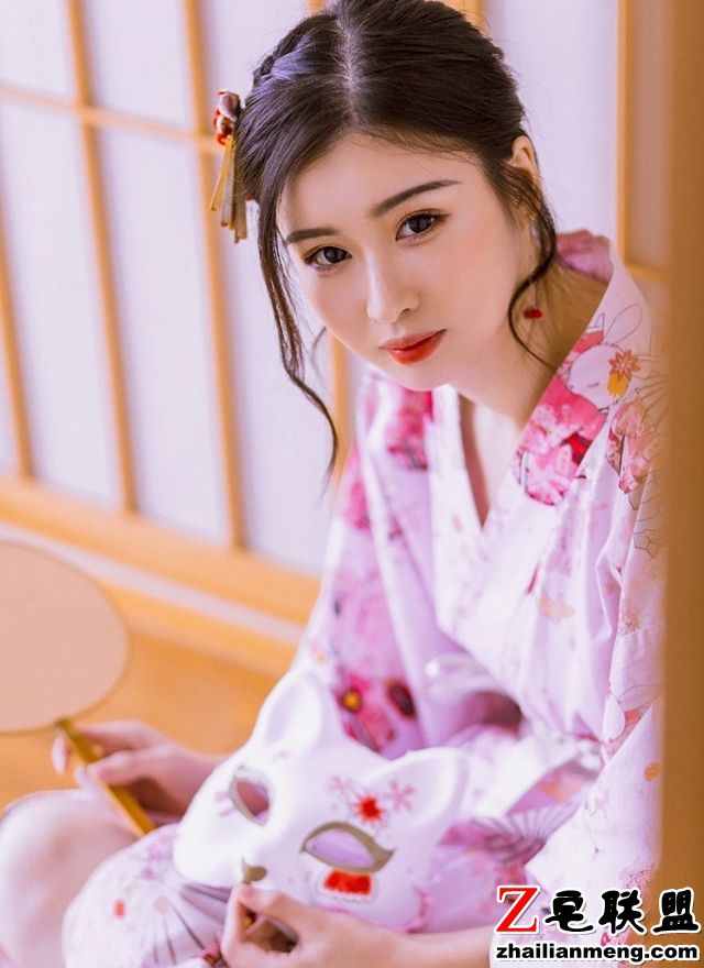 日本风俗媚娘和服下成熟的酮体大尺度姿势写真