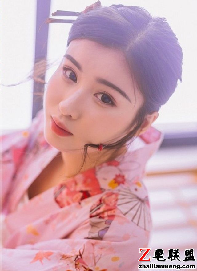 日本风俗媚娘和服下成熟的酮体大尺度姿势写真