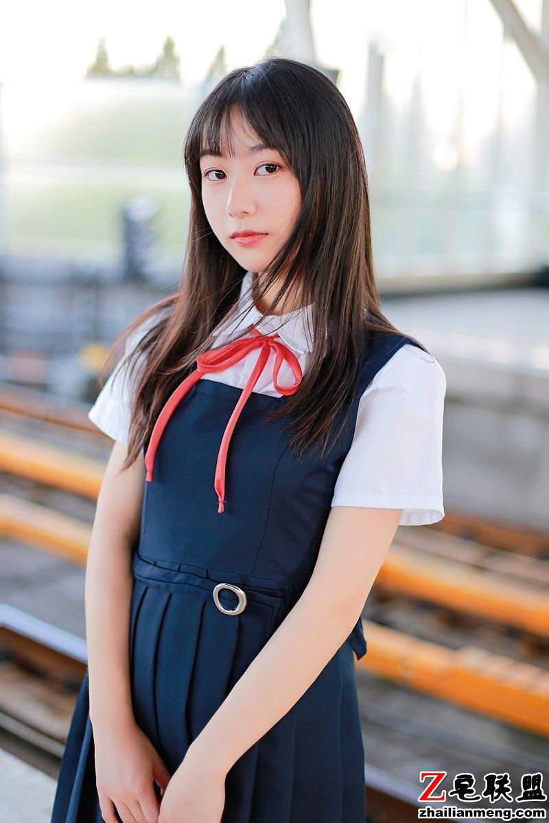 日本萝莉JK制服地铁唯美写真