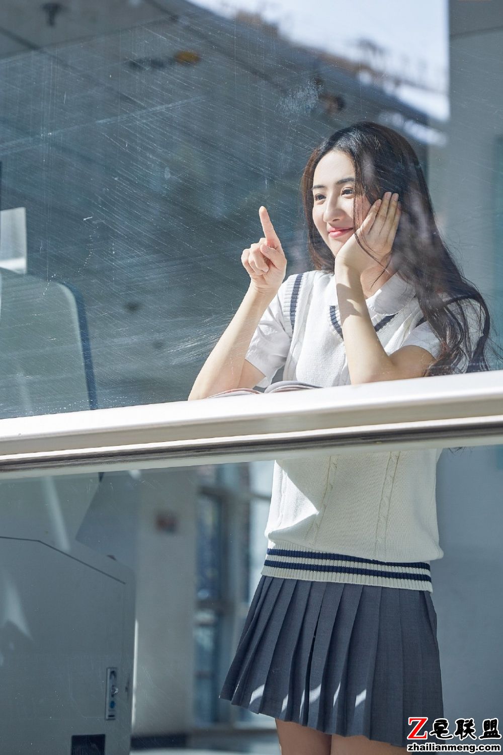 纯情日本美女校花户外大胆唯美写真