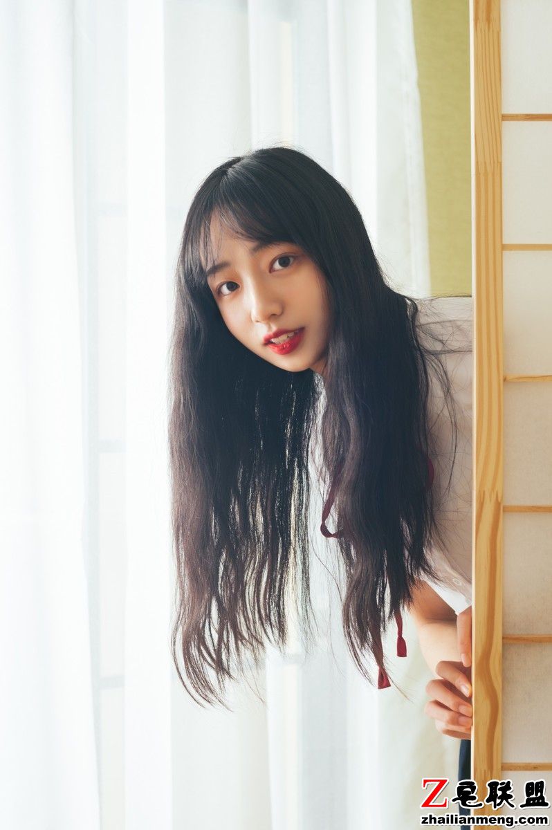 日本美女模特JK制服裸足嫩鲍大胆私房写真