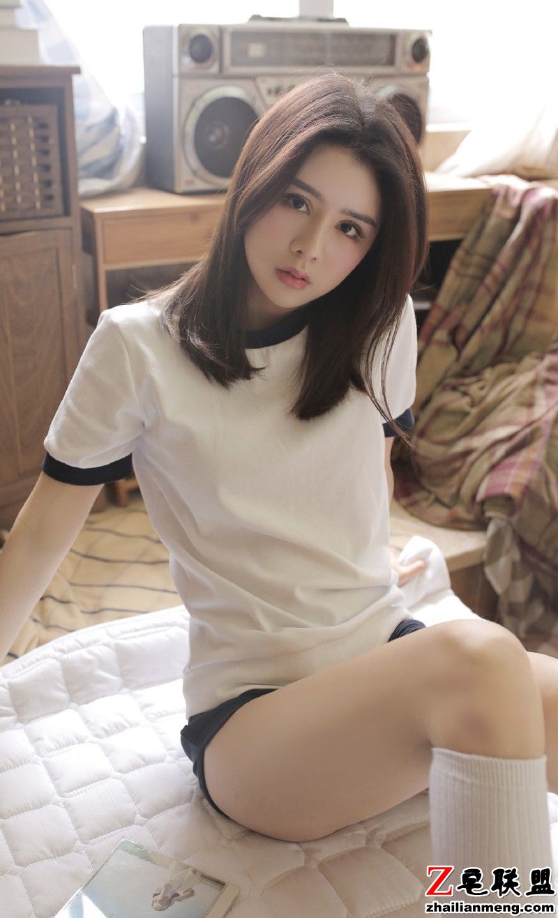 日本体操制服运动美女白丝美腿卧室大胆写真