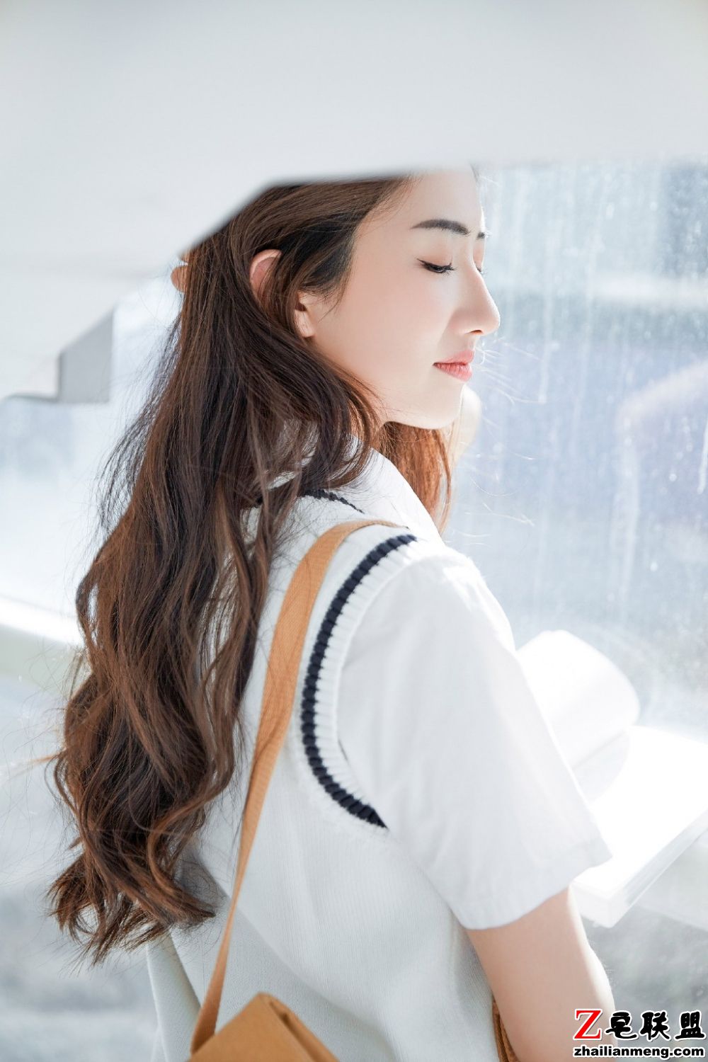 纯情<a href=https://www.zhailm.com/e/tags/?tagname=%E6%97%A5%E6%9C%AC%E7%BE%8E%E5%A5%B3 target=_blank class=infotextkey>日本美女</a>校花户外大胆唯美写真