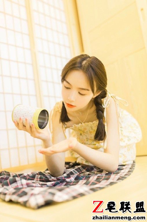 日本美女模特白皙肌肤美腿性感私房写真图片