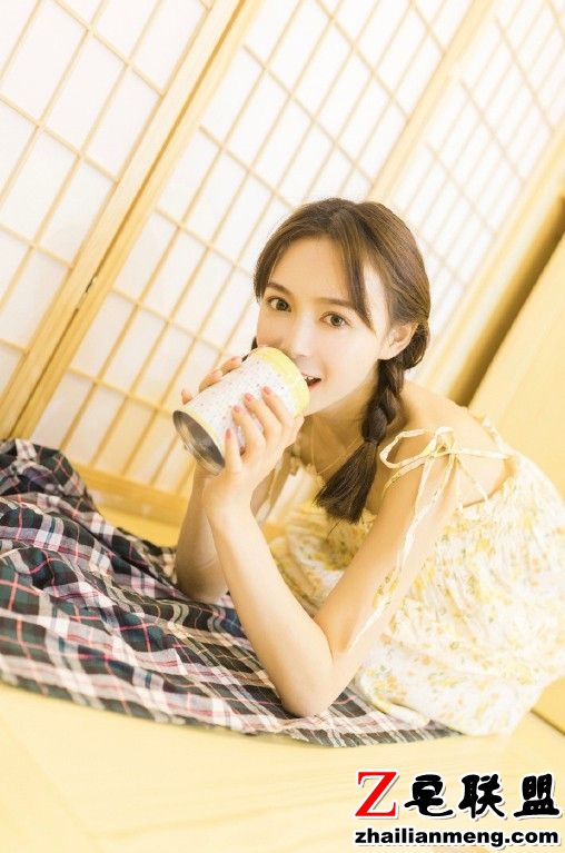 日本美女模特白皙肌肤美腿性感私房写真图片