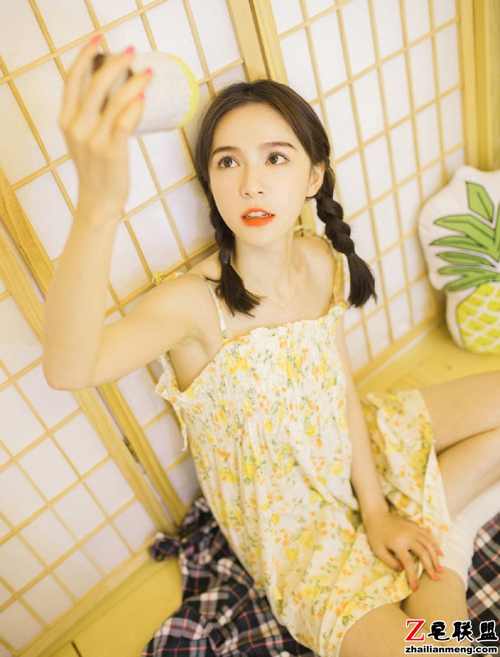 日本美女模特白皙肌肤美腿性感私房写真图片