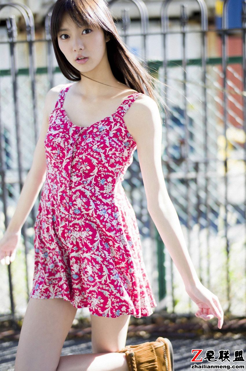 日本街拍碎花美女长裙<a href=https://www.zhailm.com/e/tags/?tagname=%E5%86%99%E7%9C%9F%E5%9B%BE%E7%89%87 target=_blank class=infotextkey>写真图片</a>第2张