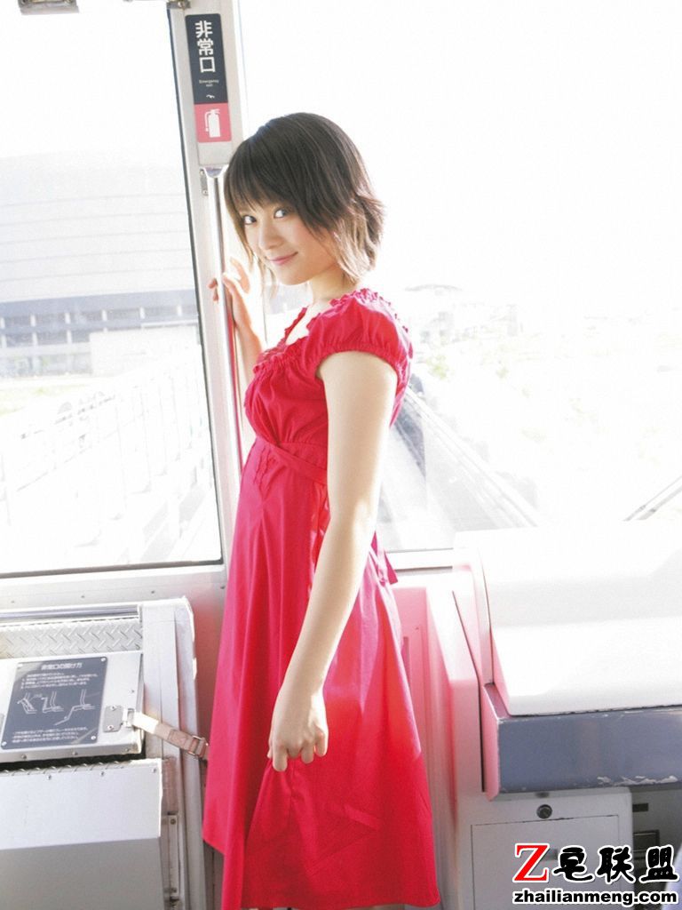 90后可爱日本短发美女北乃纪伊<a href=https://www.zhailm.com/e/tags/?tagname=%E5%86%99%E7%9C%9F%E5%9B%BE%E7%89%87 target=_blank class=infotextkey>写真图片</a>第2张