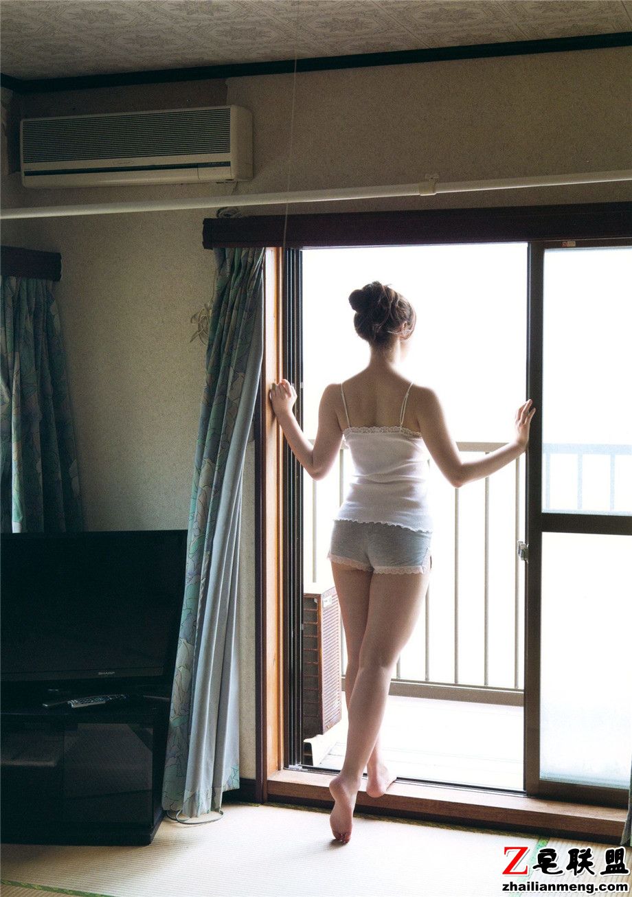 90后日本美女谱久村圣最新写真诱惑图片第5张