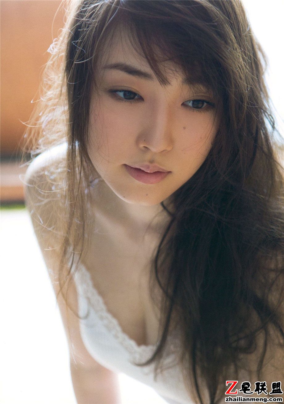 90后日本美女谱久村圣最新写真诱惑图片第3张