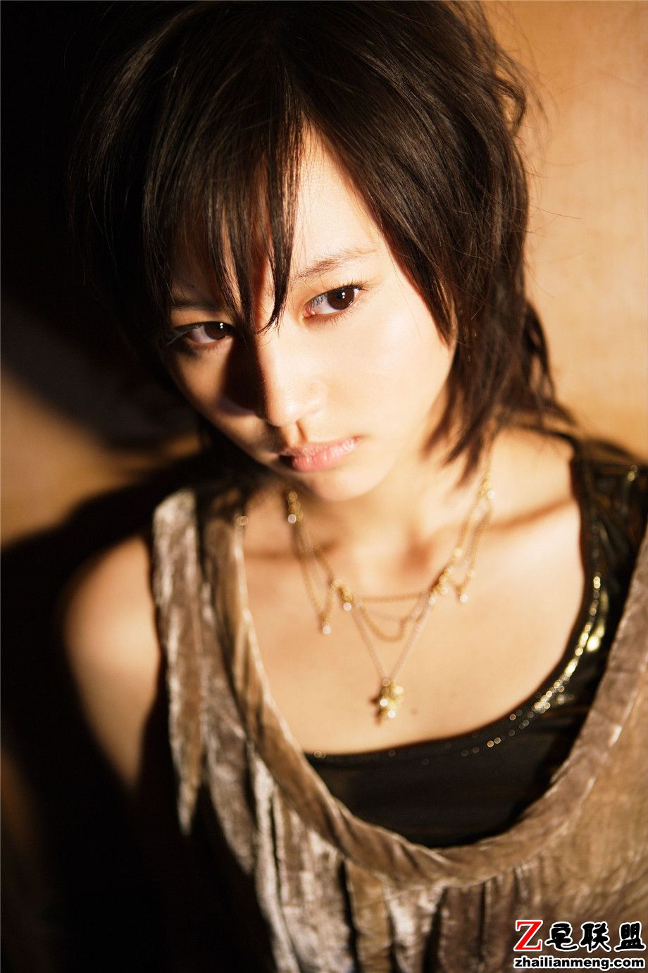 气质<a href=https://www.zhailm.com/e/tags/?tagname=%E6%97%A5%E6%9C%AC target=_blank class=infotextkey>日本</a><a href=https://www.zhailm.com/e/tags/?tagname=%E7%BE%8E%E5%A5%B3 target=_blank class=infotextkey>美女</a>堀北真希清爽短发<a href=https://www.zhailm.com/e/tags/?tagname=%E7%A7%81%E6%88%BF target=_blank class=infotextkey>私房</a>照图片第1张