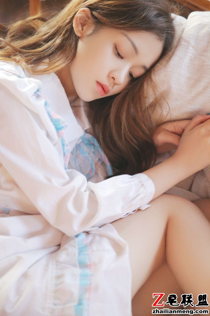 日本清纯美女白色T恤牛仔短裤小清新唯美写真