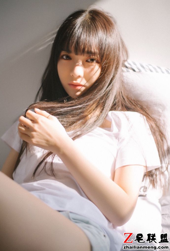 日本清纯美女白色T恤牛仔短裤小清新唯美写真