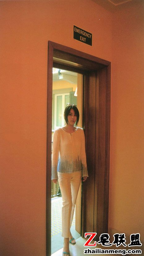 气质<a href=https://www.zhailm.com/e/tags/?tagname=%E6%97%A5%E6%9C%AC target=_blank class=infotextkey>日本</a><a href=https://www.zhailm.com/e/tags/?tagname=%E7%BE%8E%E5%A5%B3 target=_blank class=infotextkey>美女</a>明星坂井泉水年轻图片第1张