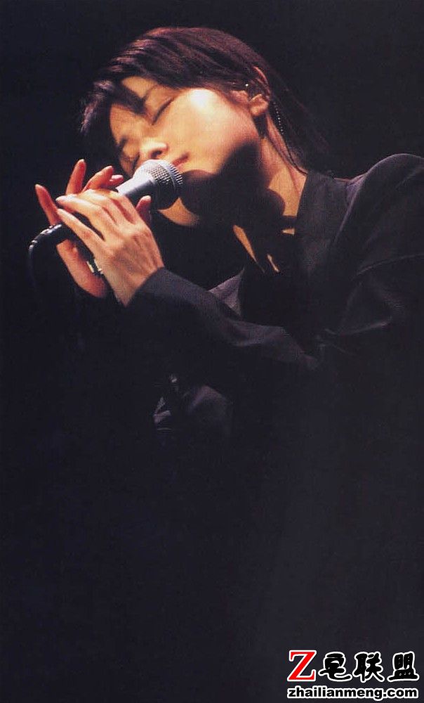 氧气<a href=https://www.zhailm.com/e/tags/?tagname=%E6%97%A5%E6%9C%AC target=_blank class=infotextkey>日本</a><a href=https://www.zhailm.com/e/tags/?tagname=%E7%BE%8E%E5%A5%B3 target=_blank class=infotextkey>美女</a>明星坂井泉水唱歌图片第1张