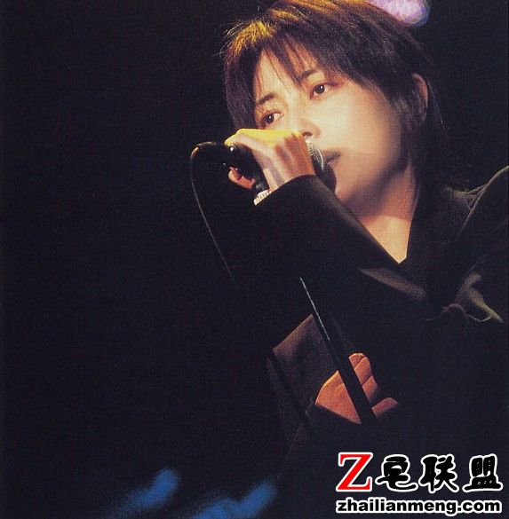 氧气<a href=https://www.zhailm.com/e/tags/?tagname=%E6%97%A5%E6%9C%AC%E7%BE%8E%E5%A5%B3 target=_blank class=infotextkey>日本美女</a>明星坂井泉水唱歌图片第2张