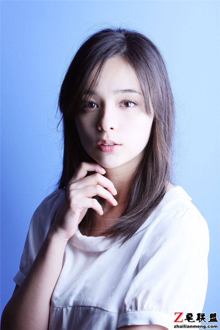 氧气<a href=https://www.zhailm.com/e/tags/?tagname=%E6%97%A5%E6%9C%AC target=_blank class=infotextkey>日本</a>混血<a href=https://www.zhailm.com/e/tags/?tagname=%E7%BE%8E%E5%A5%B3 target=_blank class=infotextkey>美女</a>加藤罗莎生活照图片第1张