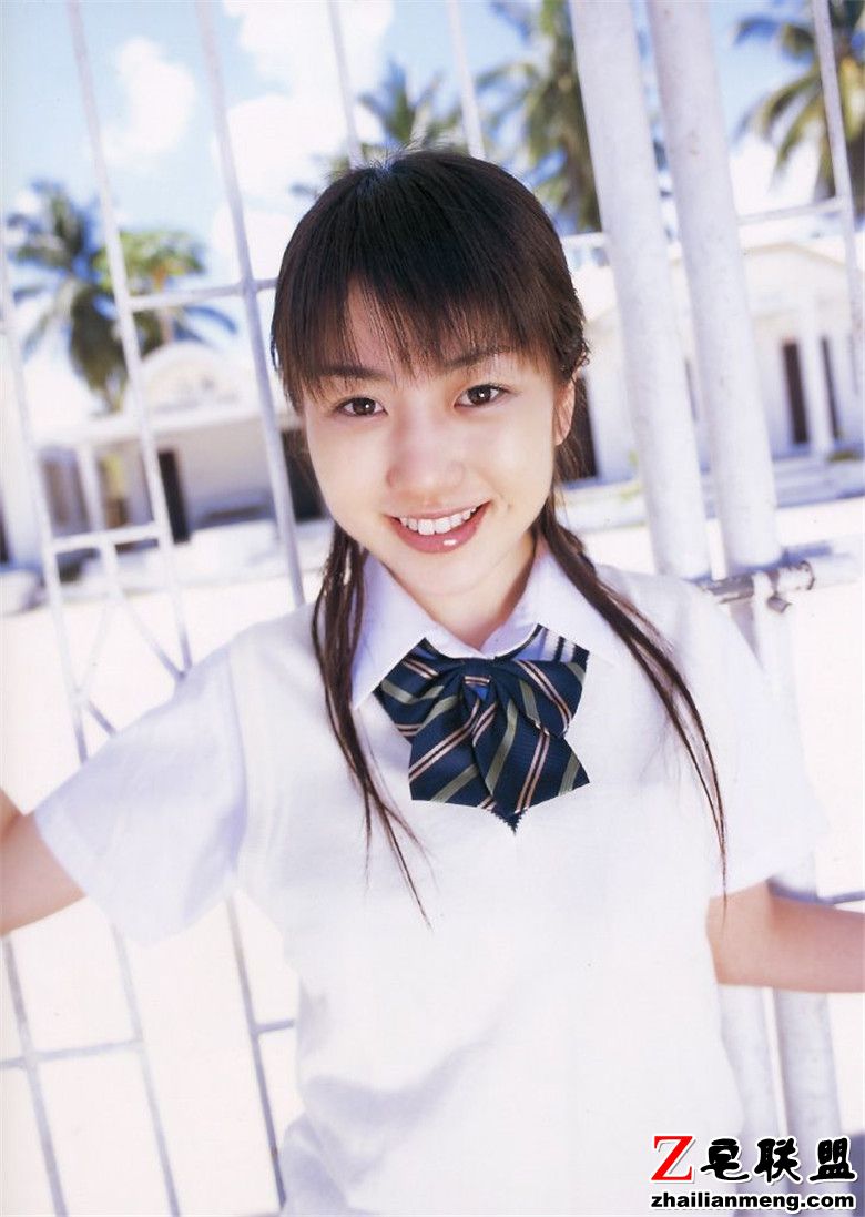 清纯<a href=https://www.zhailm.com/e/tags/?tagname=%E6%97%A5%E6%9C%AC%E7%BE%8E%E5%A5%B3 target=_blank class=infotextkey>日本美女</a>中村知世最新写真学生妹制服写真图片第2张