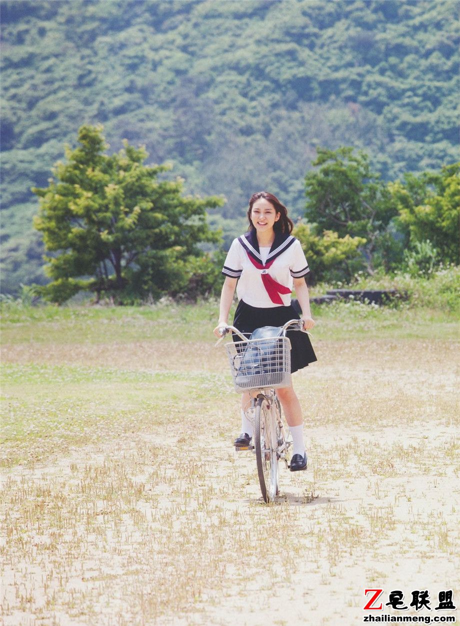 清纯<a href=https://www.zhailm.com/e/tags/?tagname=%E6%97%A5%E6%9C%AC%E7%BE%8E%E5%A5%B3 target=_blank class=infotextkey>日本美女</a>武井咲学生妹制服写真集第2张