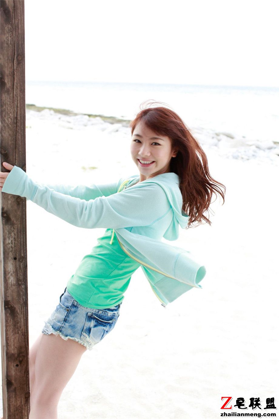 清纯日本美女海边外拍甜美写真图片第5张