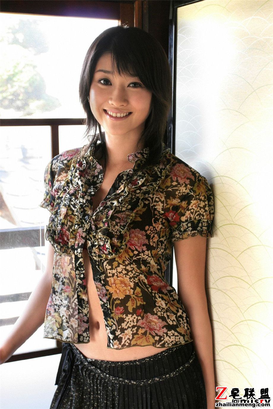 短发<a href=https://www.zhailm.com/e/tags/?tagname=%E6%97%A5%E6%9C%AC%E7%BE%8E%E5%A5%B3 target=_blank class=infotextkey>日本美女</a>原千惠性感私房照写真照片第2张