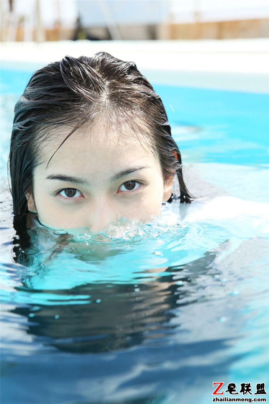 性感日本美女植村亚加莉泳池湿身外拍写真集第5张